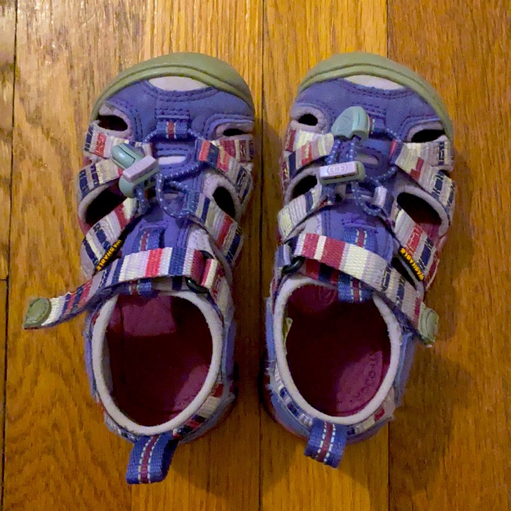 Keen toddler girl size 8 sandals